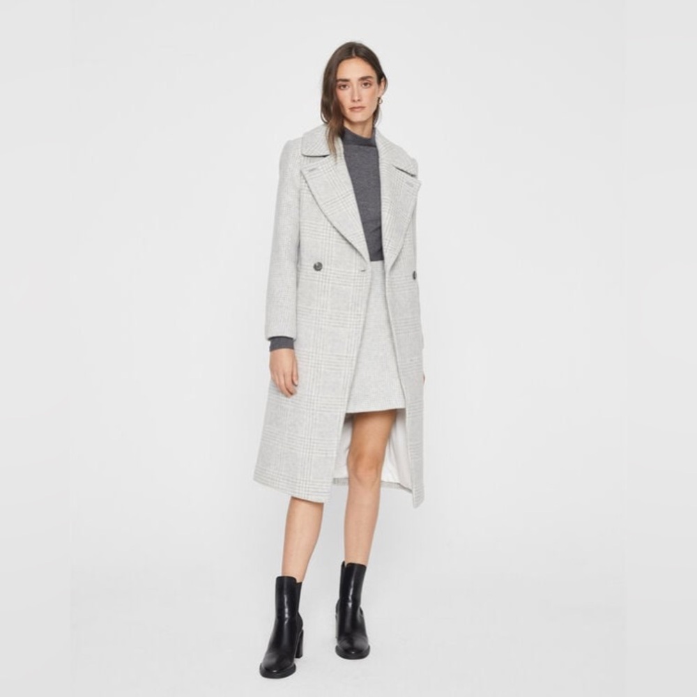 Club Monaco Plaid Daylina Coat size M gorgeous coat will keep you worm in style